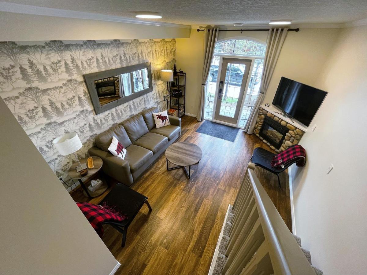 Renovated Chalet At Mystic Springs, Mountain Views, Pets Welcome! Canmore Exterior photo